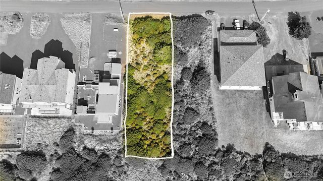 1017 S Sand Dune Ave SW, Ocean Shores, WA 98569