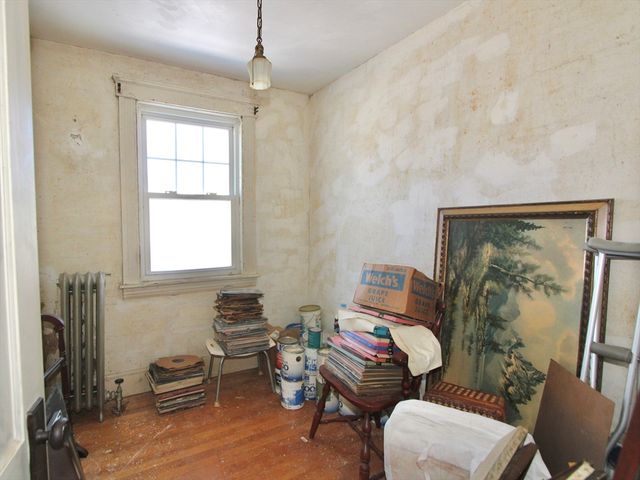 87 Malden St, Worcester, MA 01606