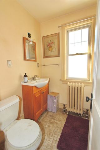 87 Malden St, Worcester, MA 01606