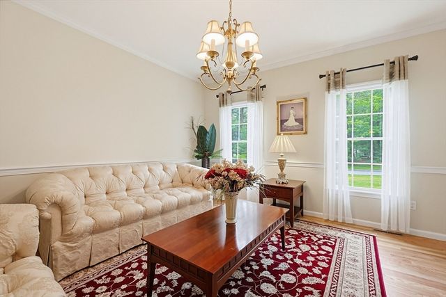 8 Douglas Dr, Mansfield, MA 02048