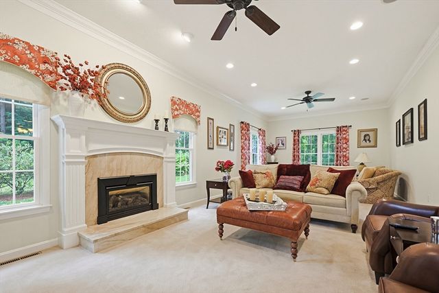 8 Douglas Dr, Mansfield, MA 02048