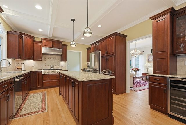 8 Douglas Dr, Mansfield, MA 02048
