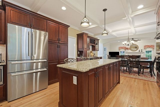 8 Douglas Dr, Mansfield, MA 02048