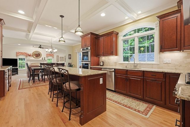 8 Douglas Dr, Mansfield, MA 02048