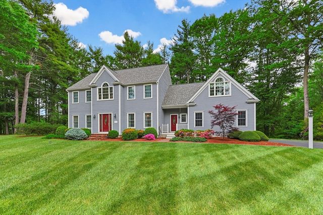 8 Douglas Dr, Mansfield, MA 02048