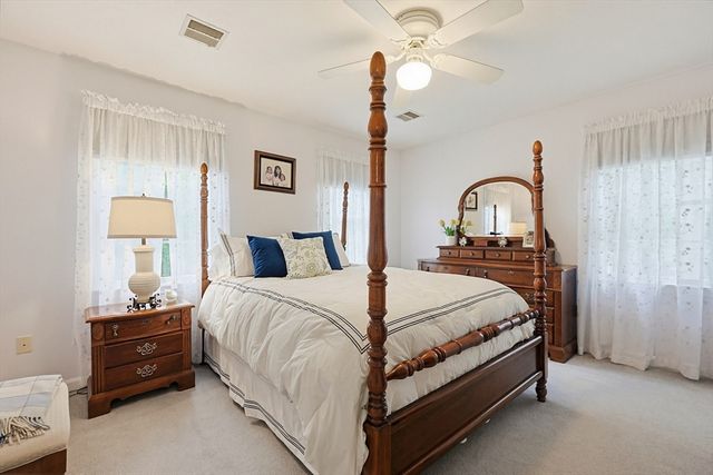 8 Douglas Dr, Mansfield, MA 02048