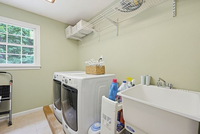8 Douglas Dr, Mansfield, MA 02048