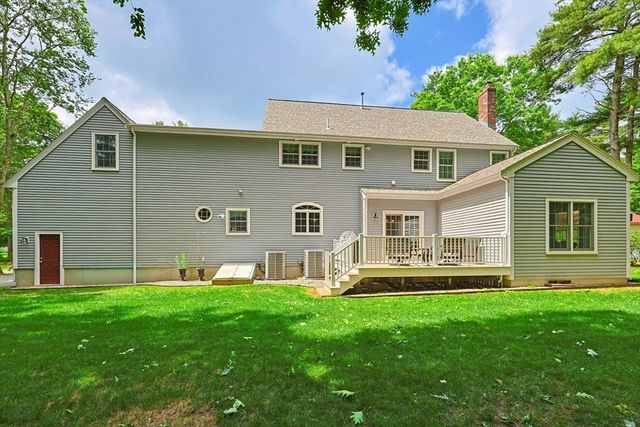 8 Douglas Dr, Mansfield, MA 02048