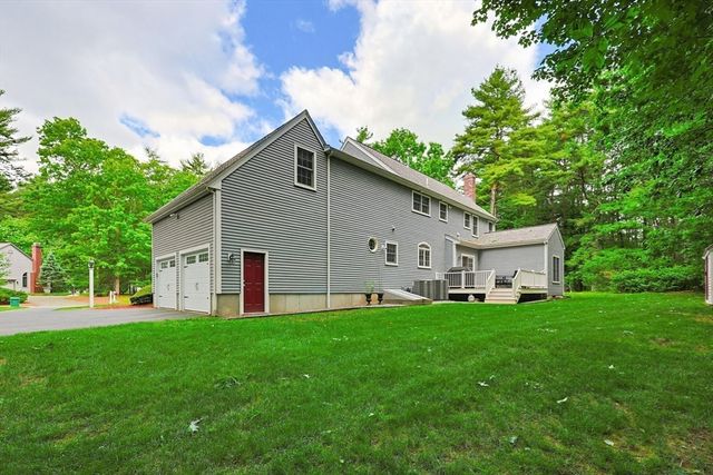8 Douglas Dr, Mansfield, MA 02048
