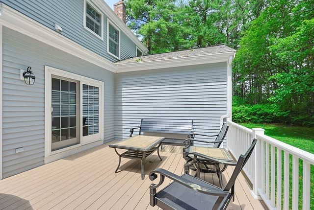 8 Douglas Dr, Mansfield, MA 02048