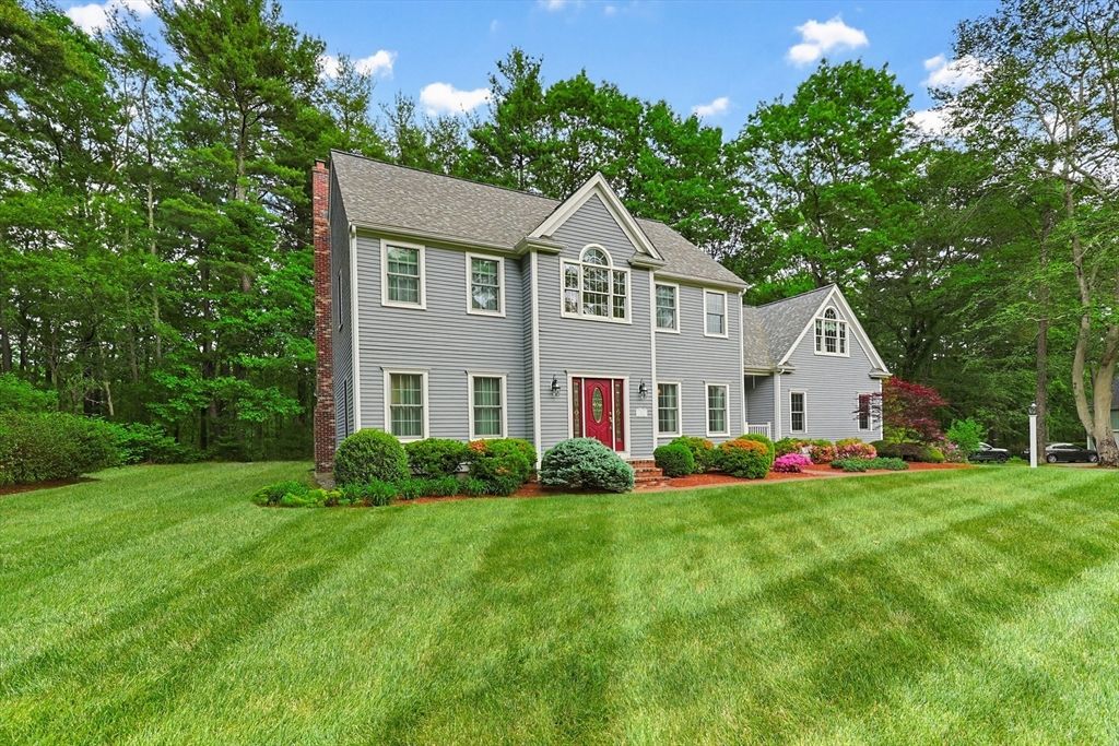 8 Douglas Dr, Mansfield, MA 02048