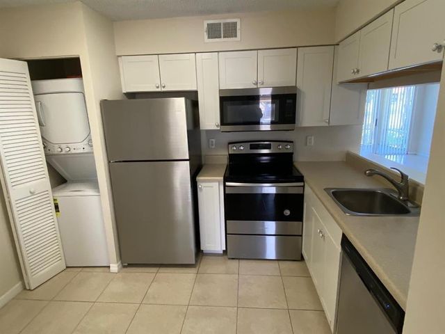 7108 Glenmoor Drive 7108, West Palm Beach, FL 33409