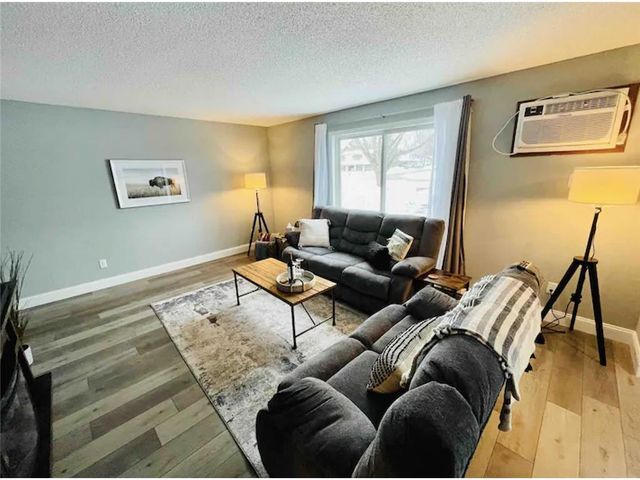 1632 Pinewood Lane, Hudson, WI 54016
