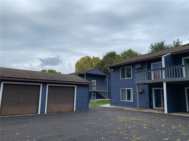 1632 Pinewood Lane, Hudson, WI 54016