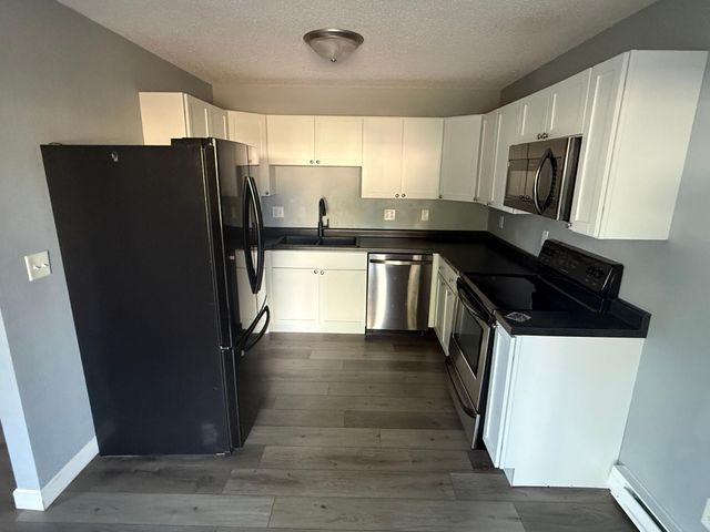 1632 Pinewood Lane, Hudson, WI 54016