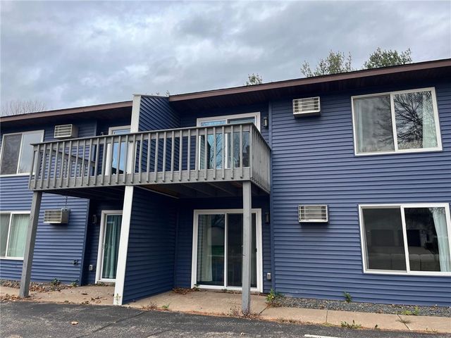 1632 Pinewood Lane, Hudson, WI 54016