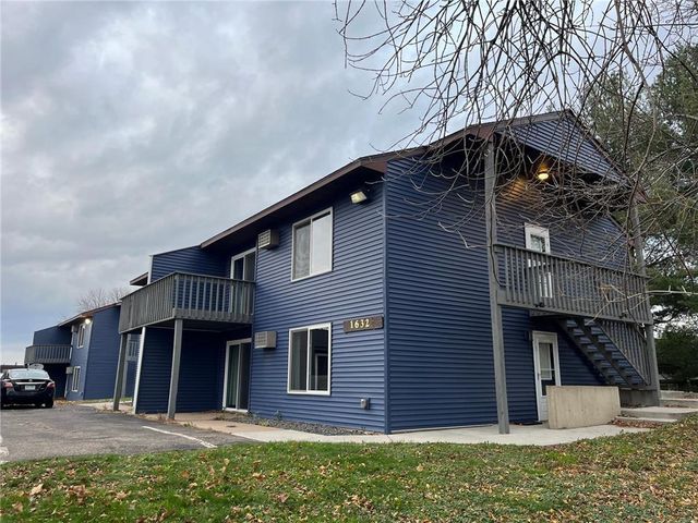 1632 Pinewood Lane, Hudson, WI 54016