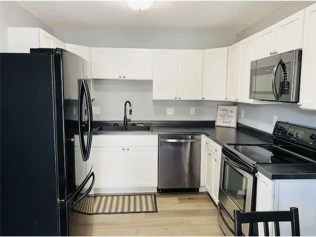 1632 Pinewood Lane, Hudson, WI 54016