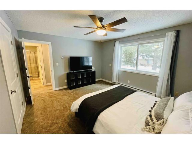 1632 Pinewood Lane, Hudson, WI 54016
