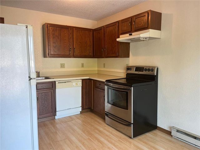 1632 Pinewood Lane, Hudson, WI 54016