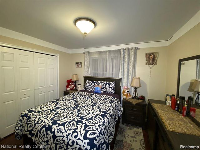 2106 Oakcrest Road, Sterling Heights, MI 48310