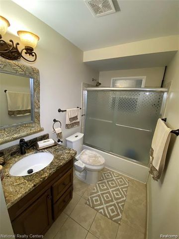 2106 Oakcrest Road, Sterling Heights, MI 48310