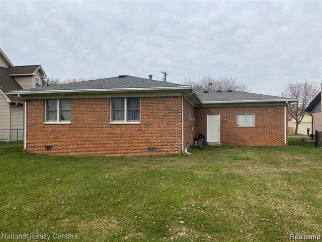 2106 Oakcrest Road, Sterling Heights, MI 48310