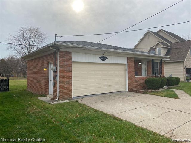 2106 Oakcrest Road, Sterling Heights, MI 48310