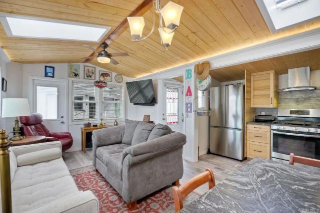 123 Jasper 16, Encinitas, CA 92024