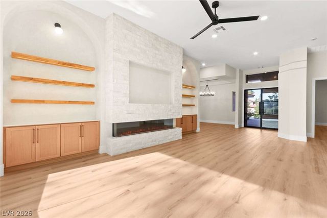 8649 Robinson Ridge Drive, Las Vegas, NV 89117