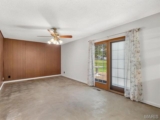 2652 Carousel Drive, St Louis, MO 63125