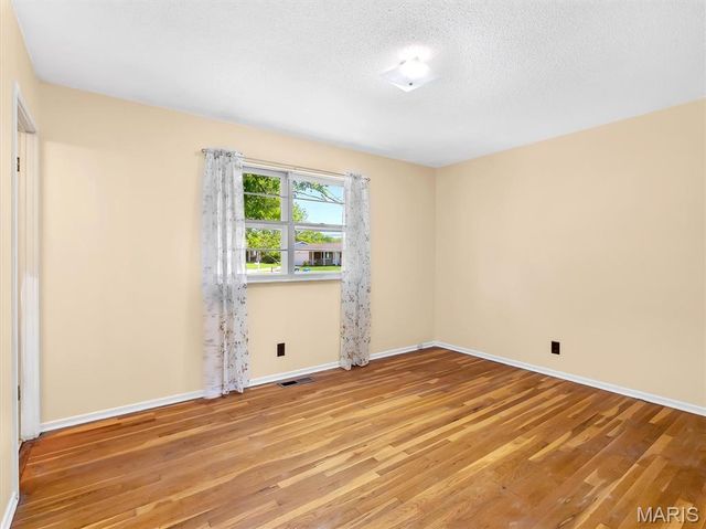 2652 Carousel Drive, St Louis, MO 63125