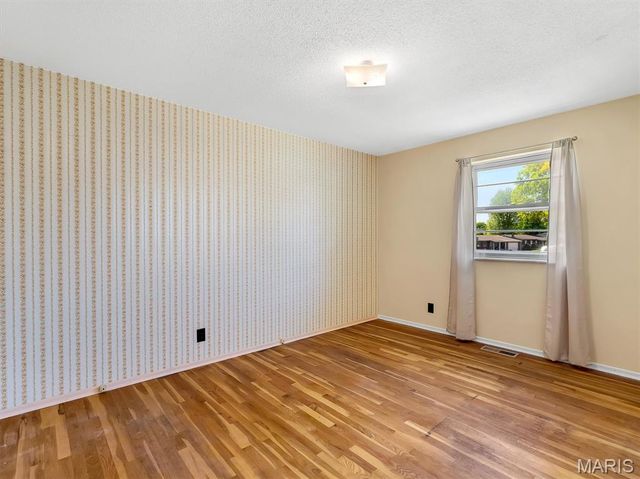 2652 Carousel Drive, St Louis, MO 63125