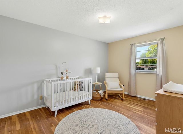 2652 Carousel Drive, St Louis, MO 63125