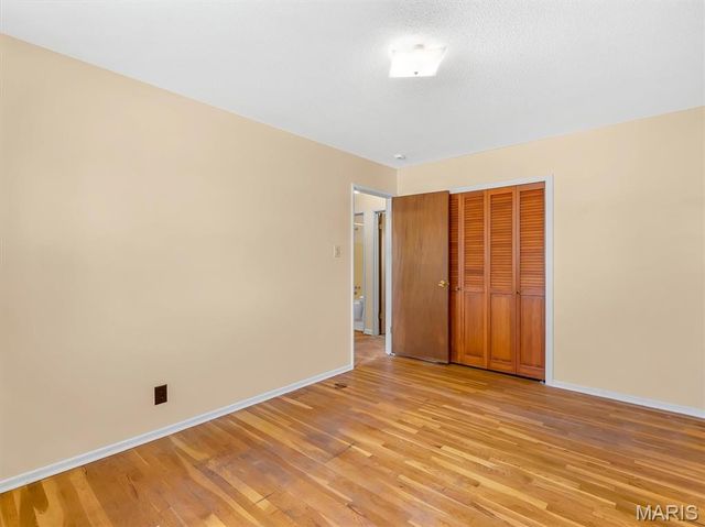 2652 Carousel Drive, St Louis, MO 63125