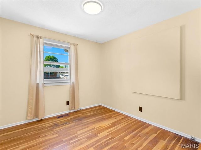 2652 Carousel Drive, St Louis, MO 63125