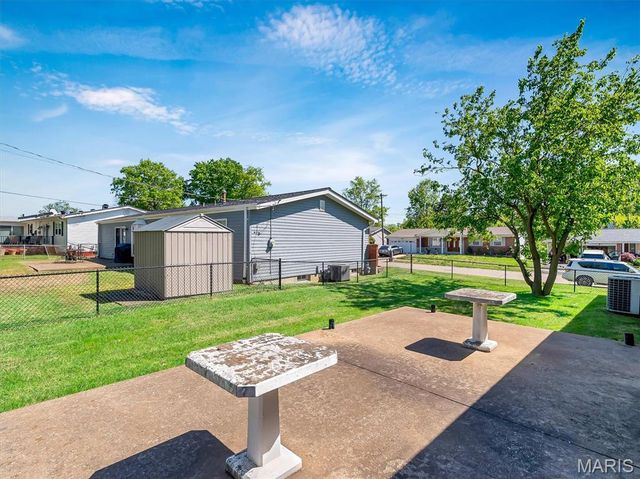 2652 Carousel Drive, St Louis, MO 63125