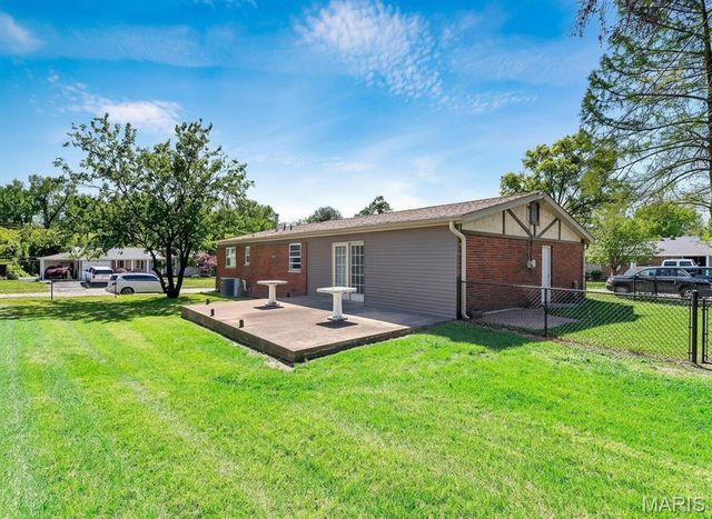 2652 Carousel Drive, St Louis, MO 63125