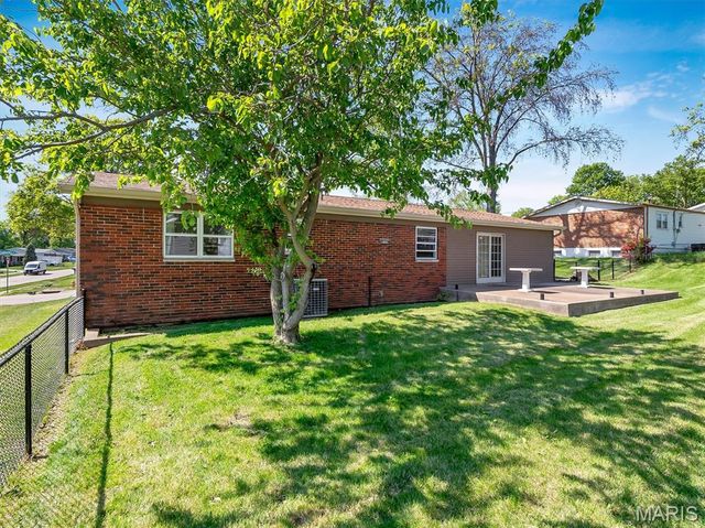 2652 Carousel Drive, St Louis, MO 63125