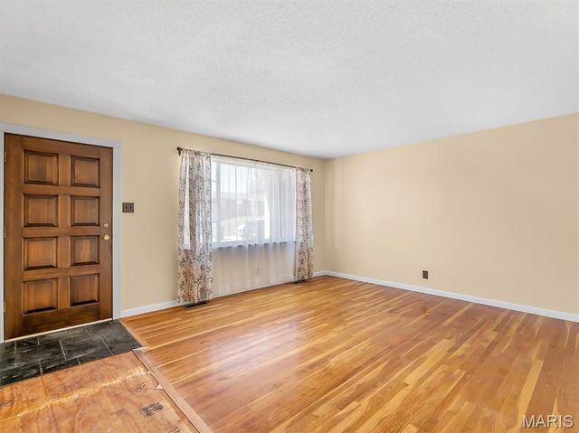 2652 Carousel Drive, St Louis, MO 63125