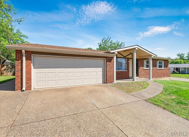 2652 Carousel Drive, St Louis, MO 63125