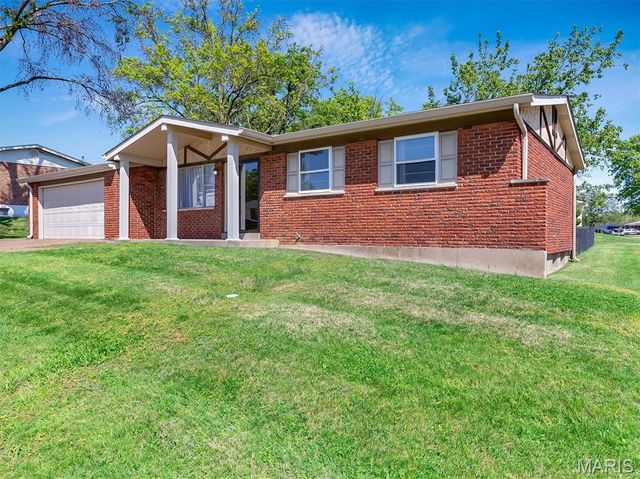 2652 Carousel Drive, St Louis, MO 63125