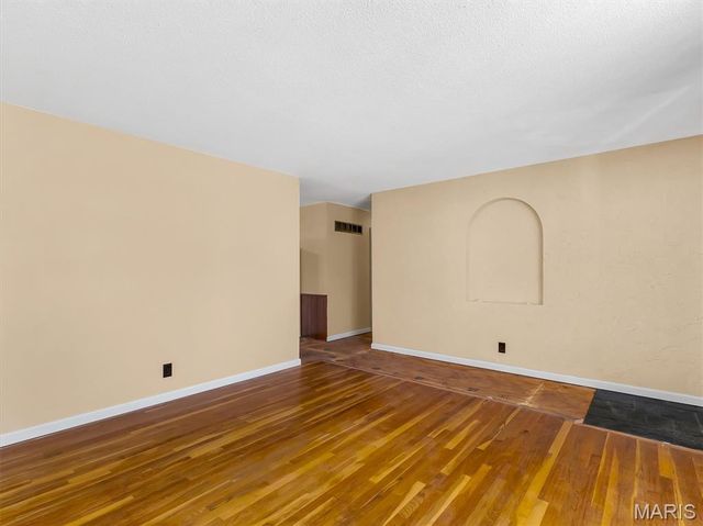 2652 Carousel Drive, St Louis, MO 63125