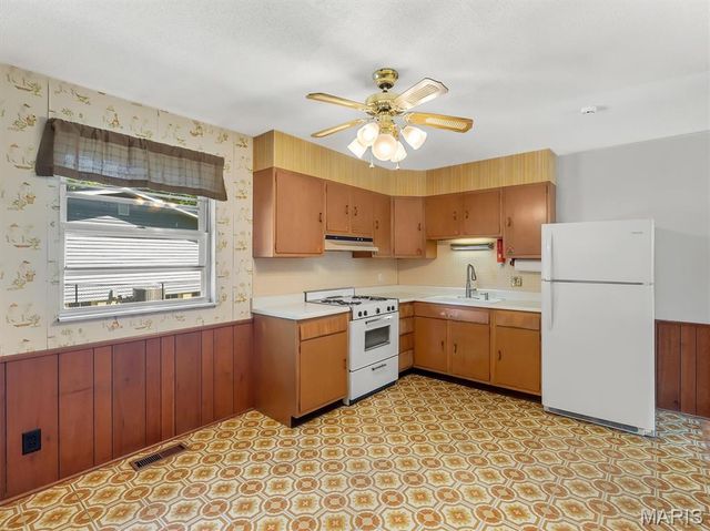 2652 Carousel Drive, St Louis, MO 63125