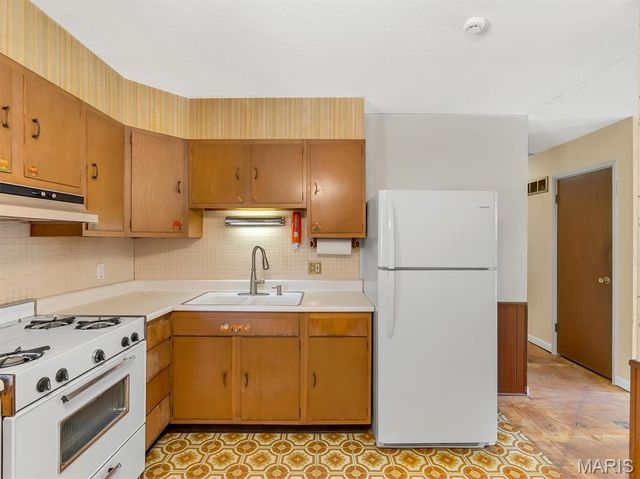 2652 Carousel Drive, St Louis, MO 63125