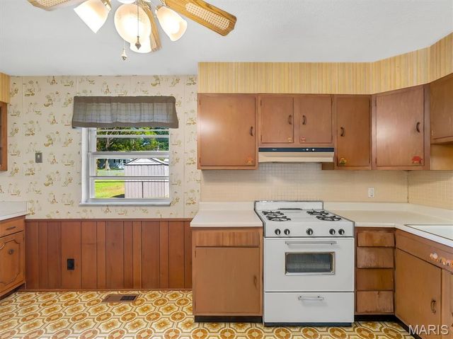 2652 Carousel Drive, St Louis, MO 63125
