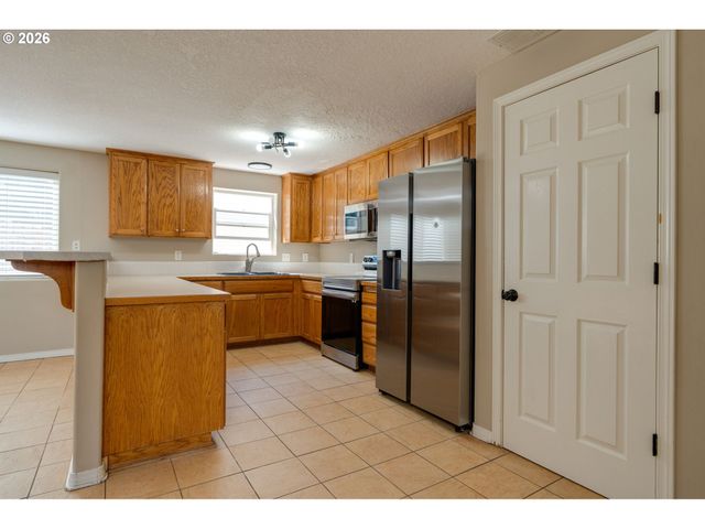 19790 Sw YOCOM Ln, Beaverton, OR 97007