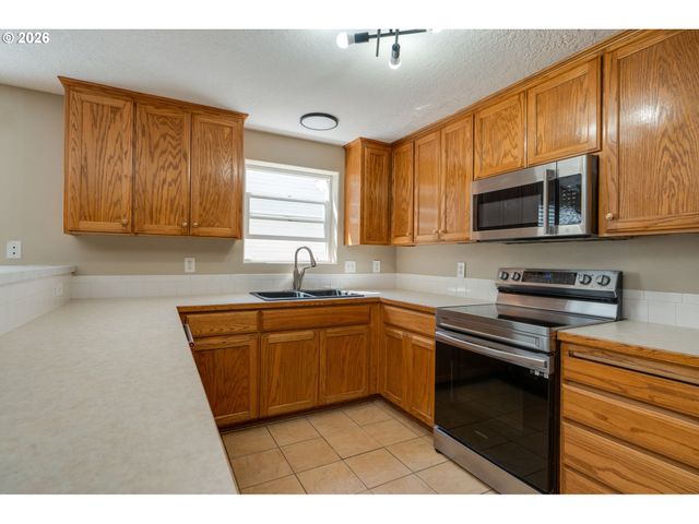 19790 Sw YOCOM Ln, Beaverton, OR 97007