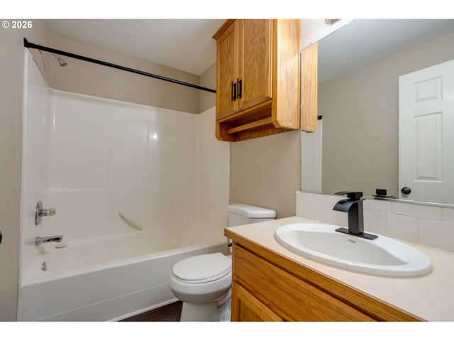 19790 Sw YOCOM Ln, Beaverton, OR 97007