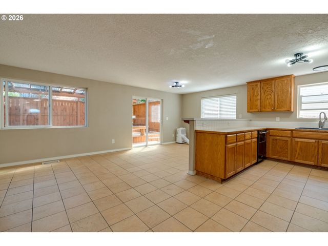 19790 Sw YOCOM Ln, Beaverton, OR 97007